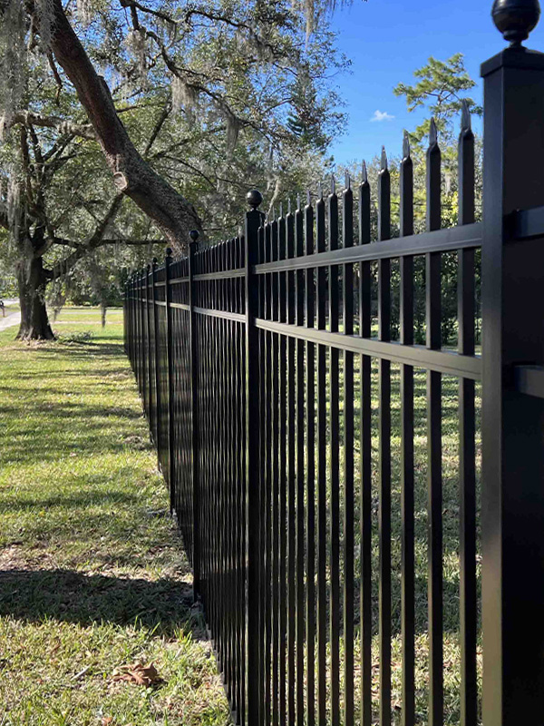Aluminum Fence Contractor in Tampa Florida