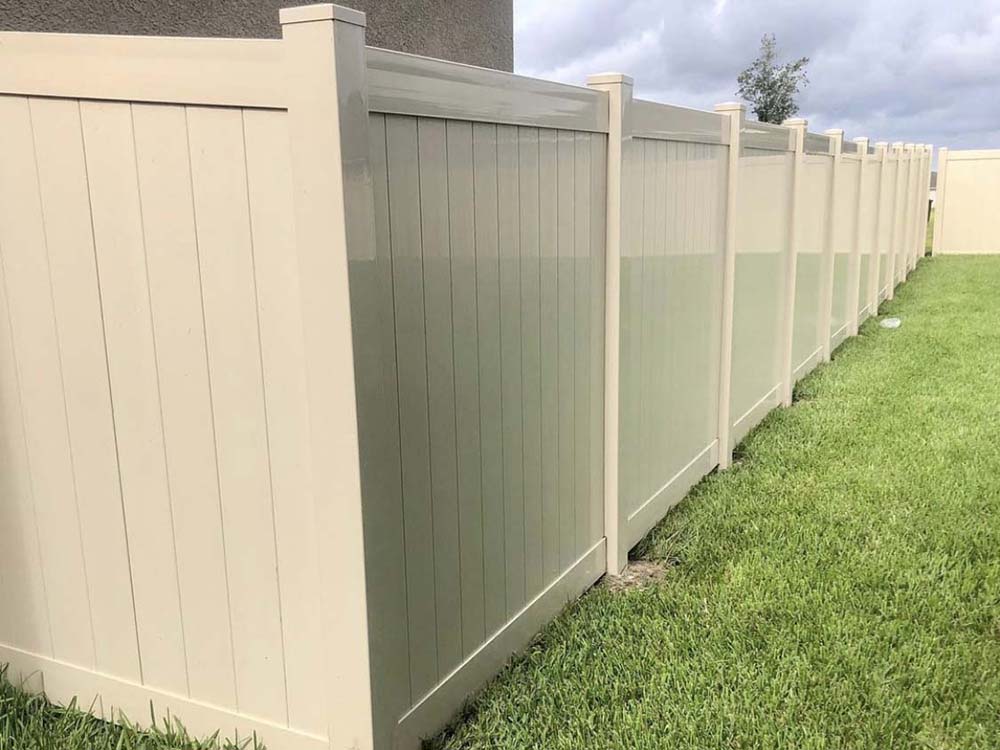 Oldsmar Florida vinyl privacy fencing