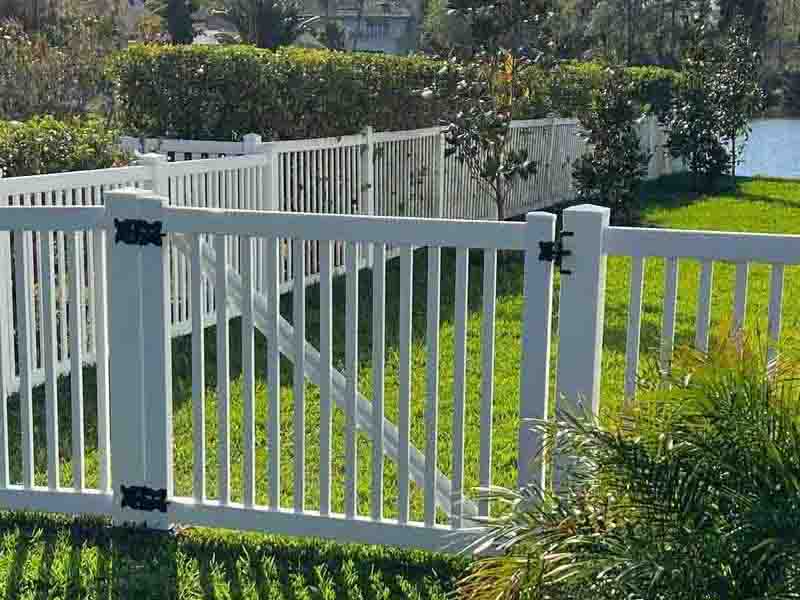 vinyl fences in Tampa Florida