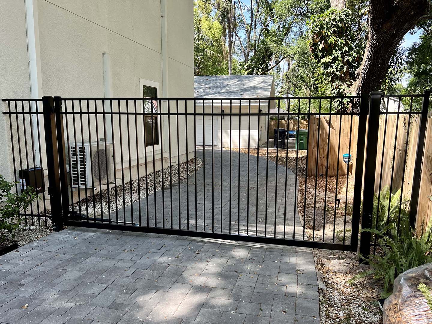 Automated aluminum gate company in Tampa Florida