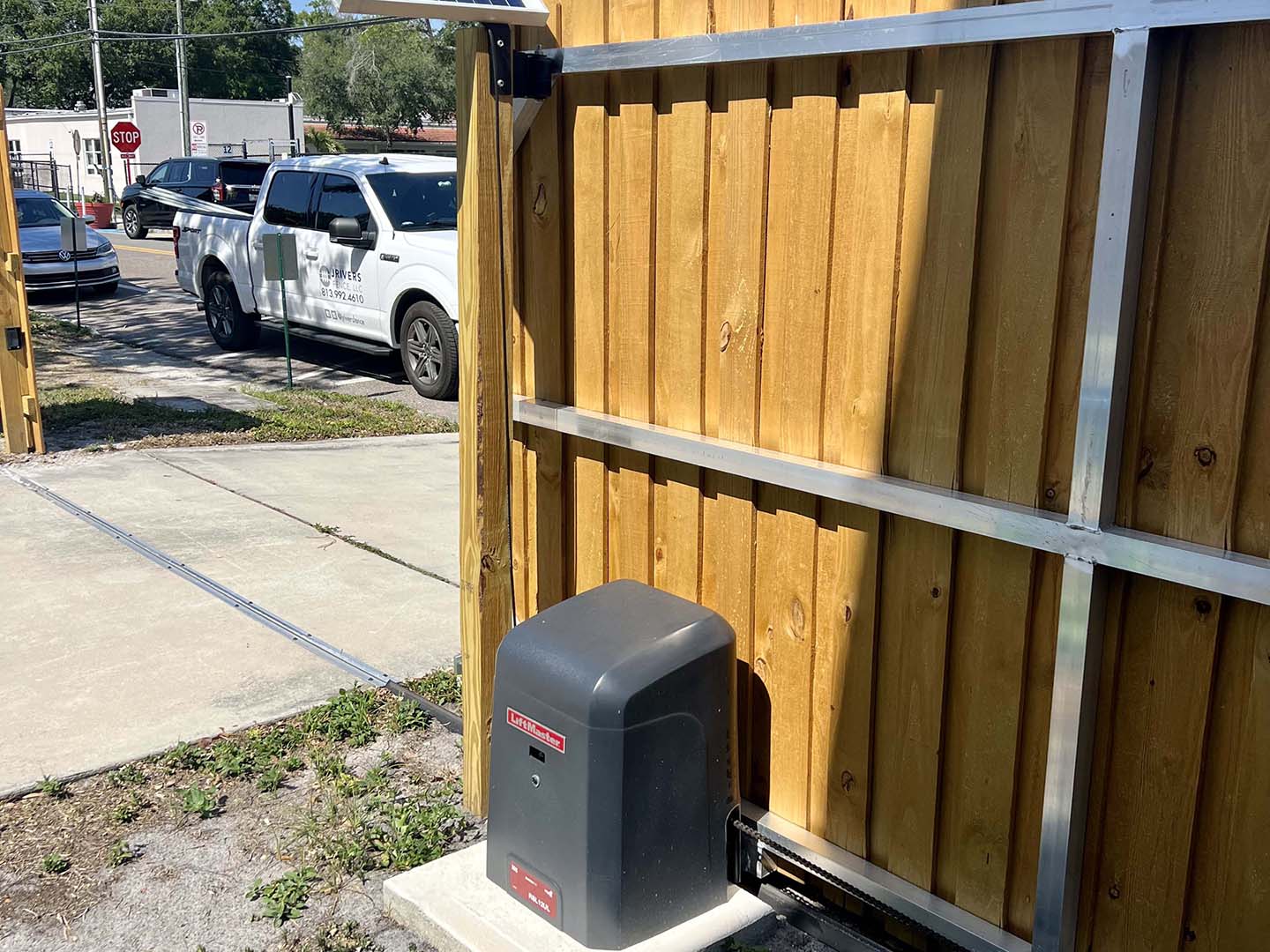 Automated wood gate with Lift Master in Tampa Florida