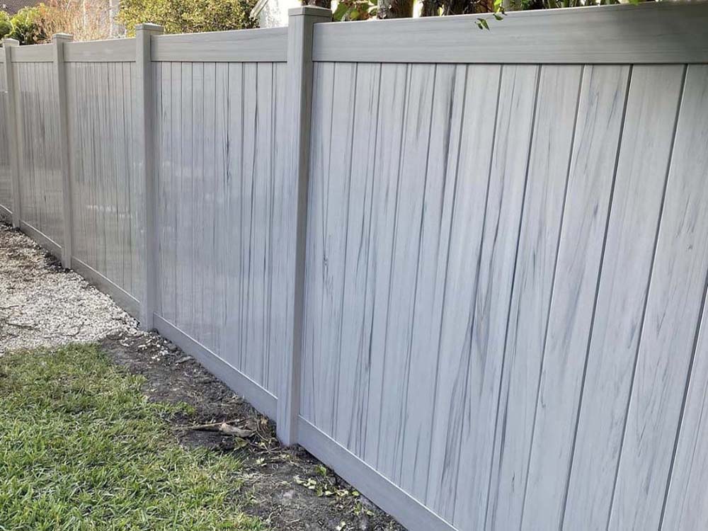 Vinyl full privacy fence company in Tampa Florida